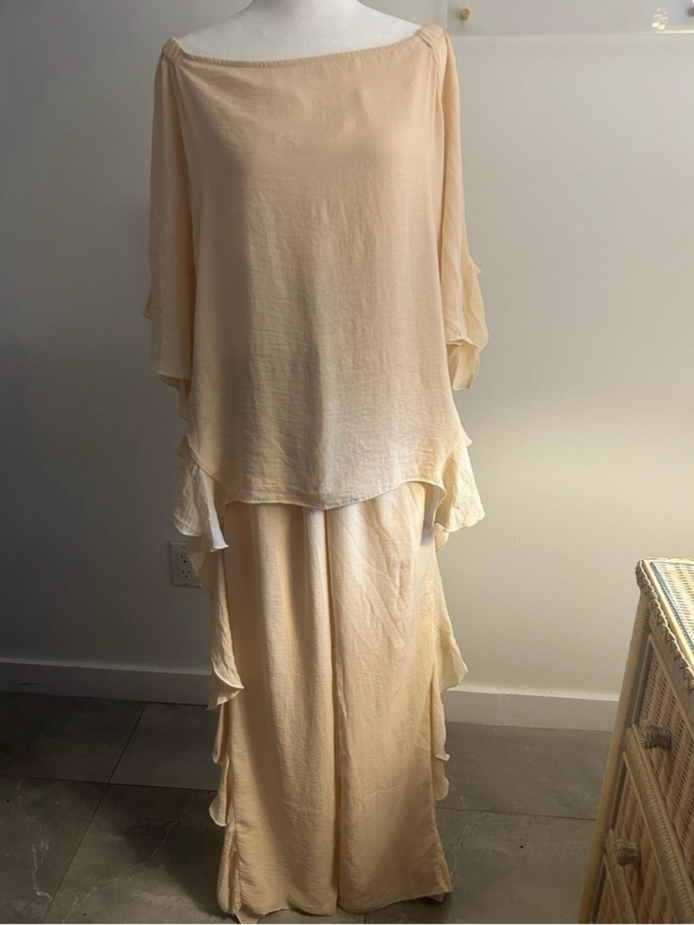 Ramona LaRue Lucy Butter Double Chiffon Top & Bottom, size M